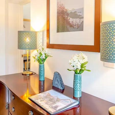 Apartment Bay *